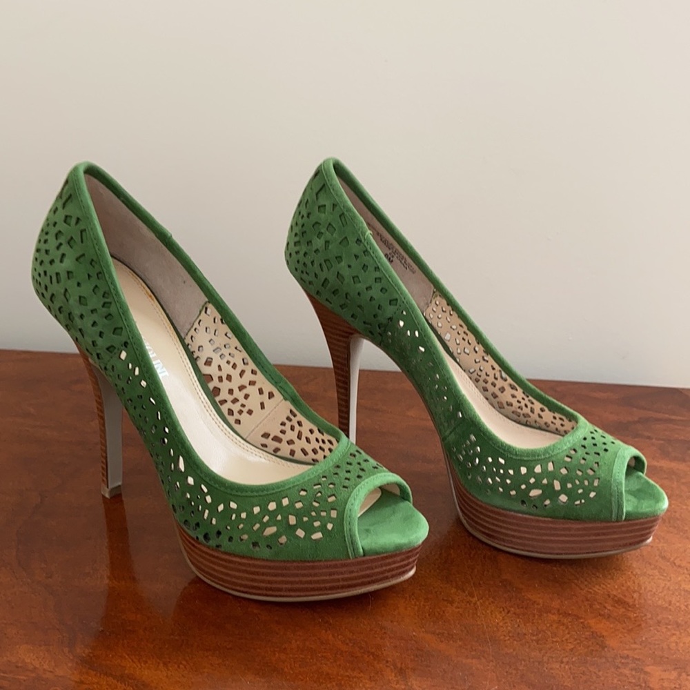 Brand new Enzo Angiolini Green “Easully” suede pumps